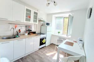 на проспекте Центральный 141А 5